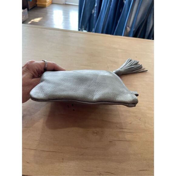 VASH Cowhide Leather Convertible
Crossbody Clutch New with Tags Gift Idea - Picture 7 of 9